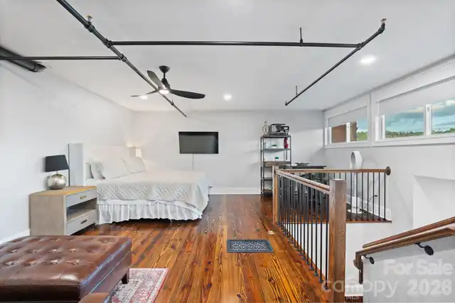 Listing Photo 12