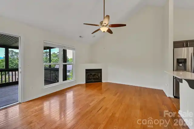 Listing Photo 12