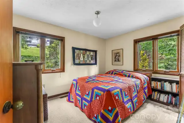 Listing Photo 8
