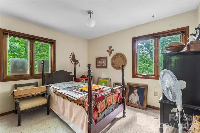 Listing Photo 9