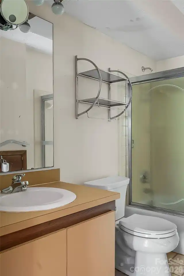 Listing Photo 10