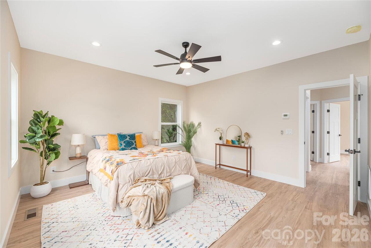 Listing Photo 16