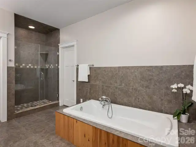 Listing Photo 25