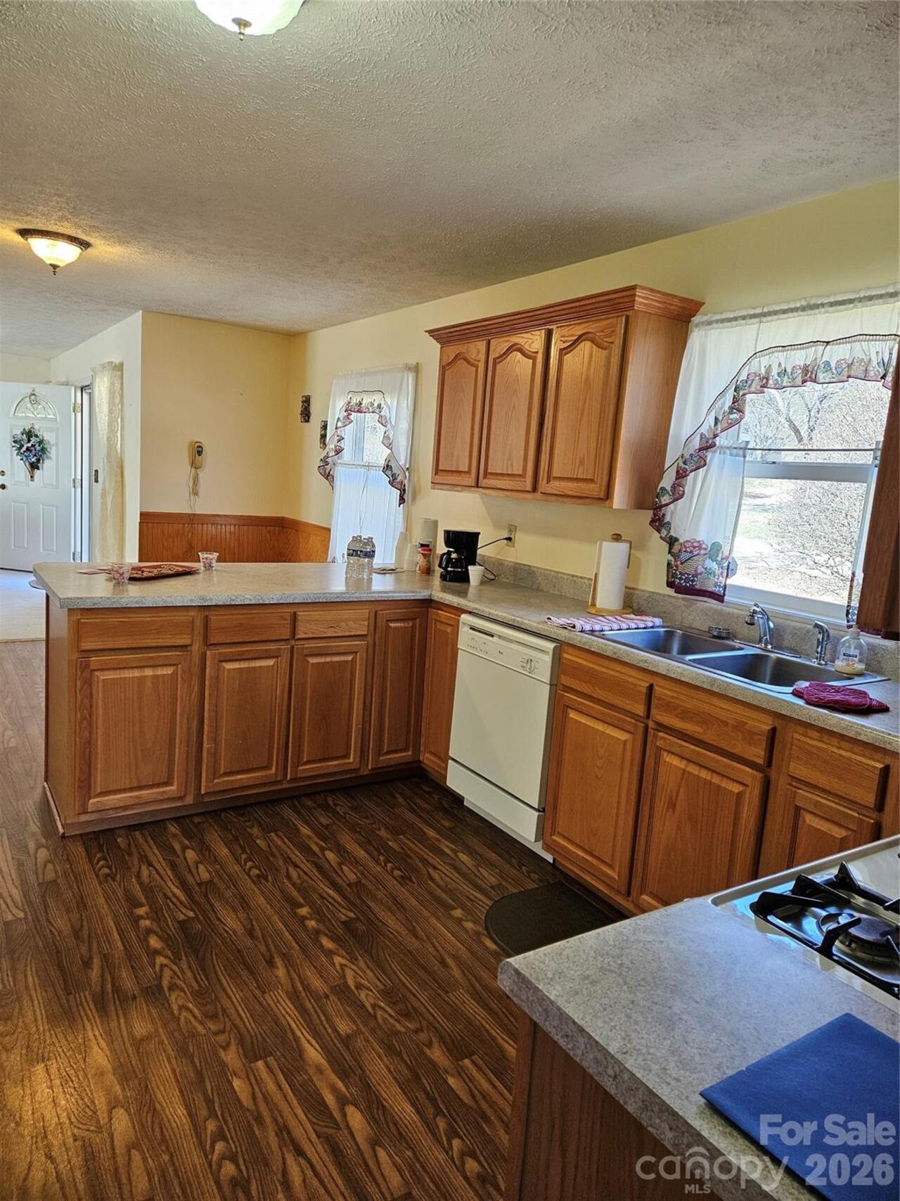 Listing Photo 11