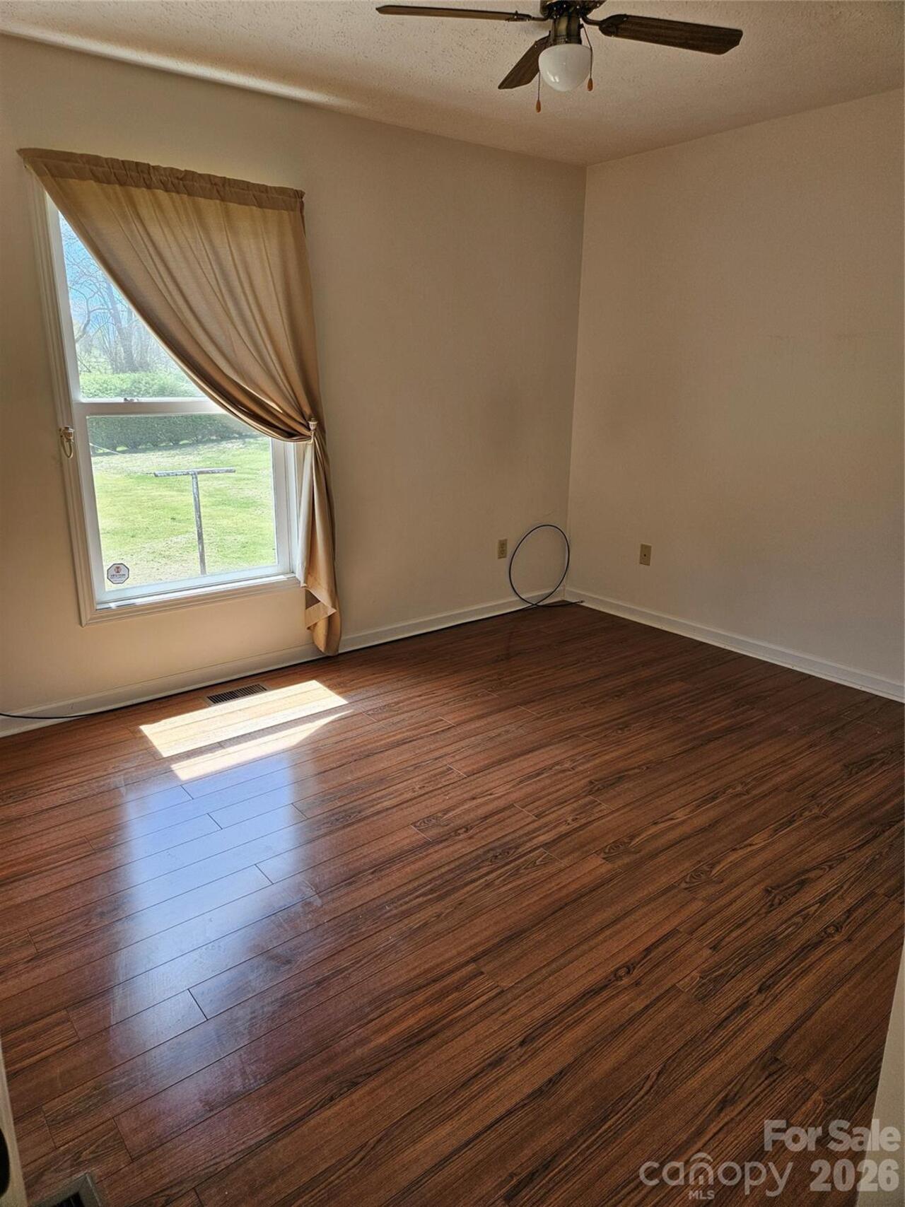 Listing Photo 14