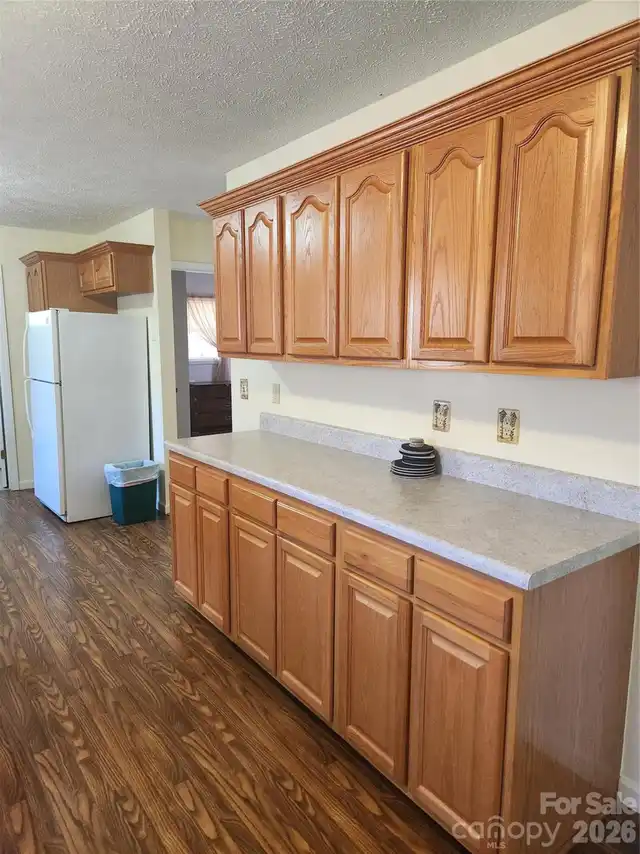 Listing Photo 10