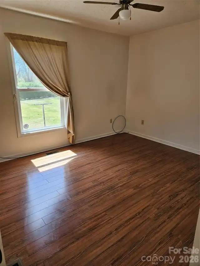 Listing Photo 14
