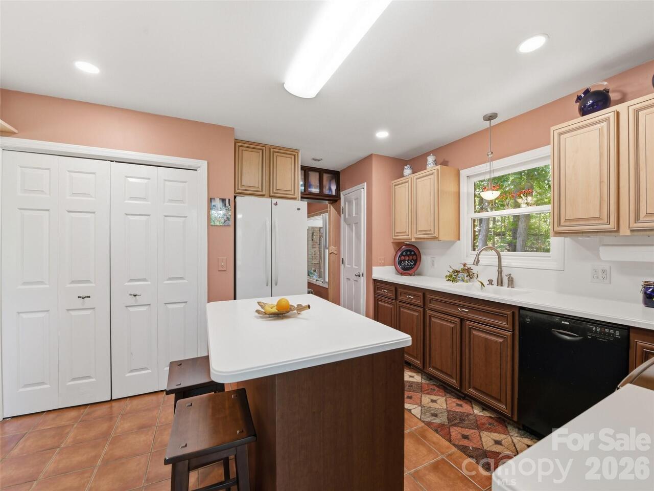 Listing Photo 8