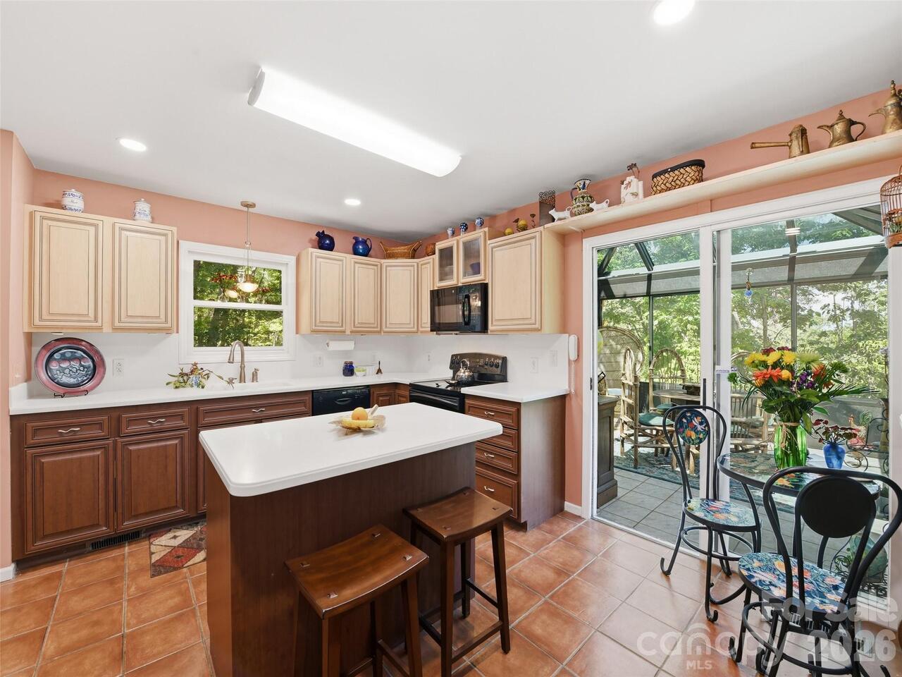 Listing Photo 10