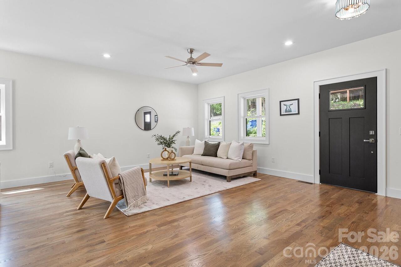 Listing Photo 8