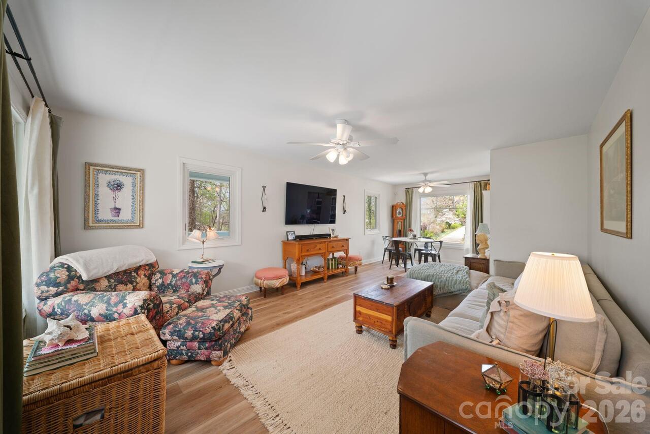 Listing Photo 10