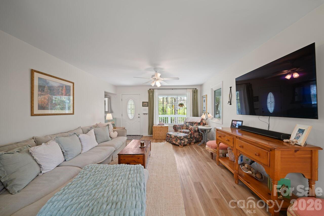 Listing Photo 11