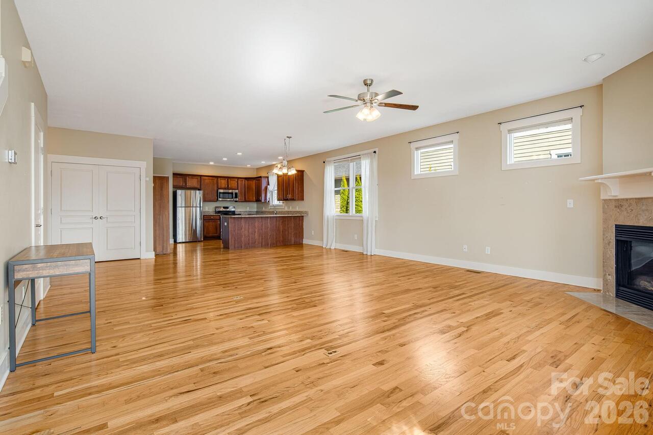 Listing Photo 8