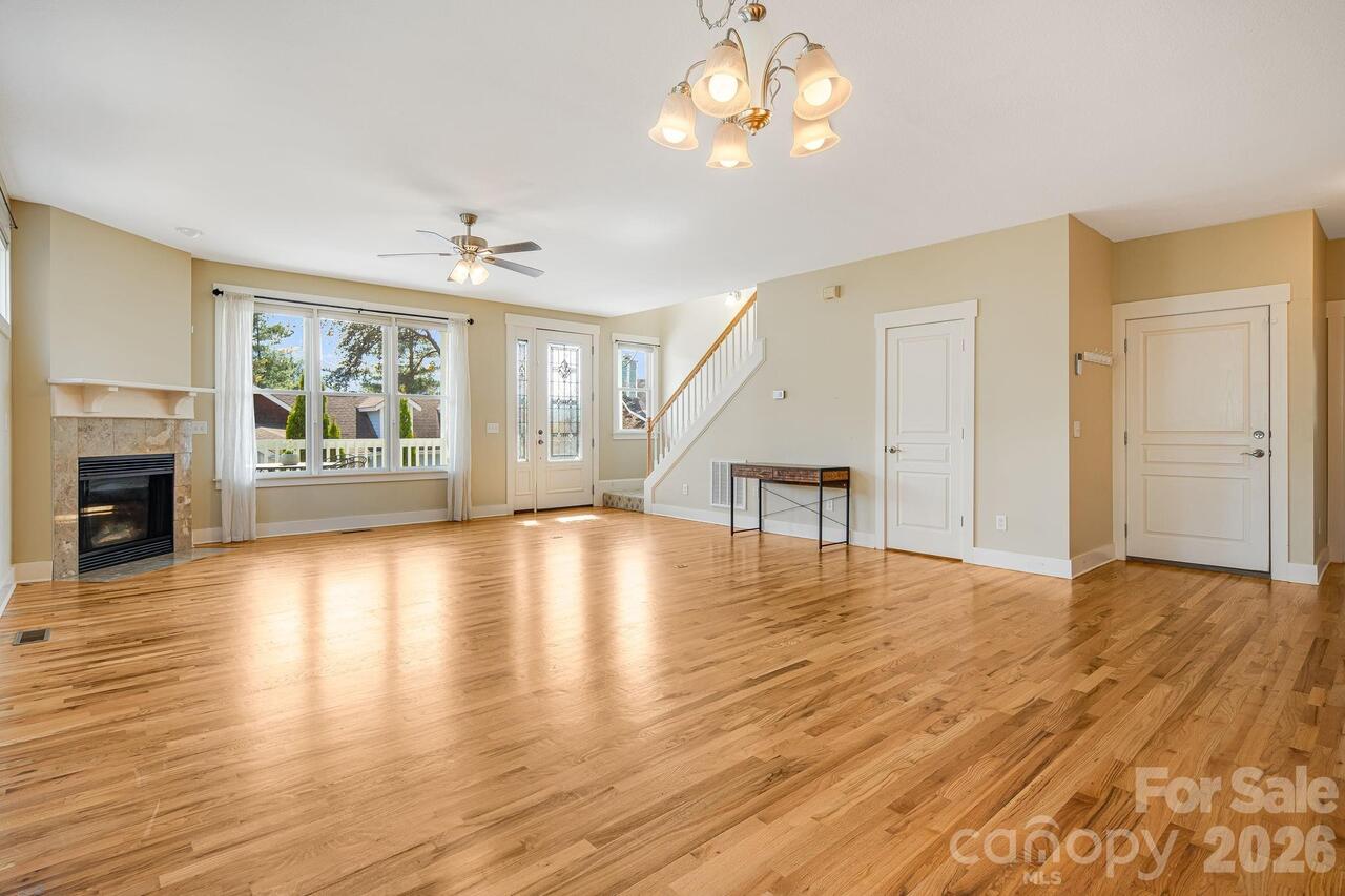 Listing Photo 10