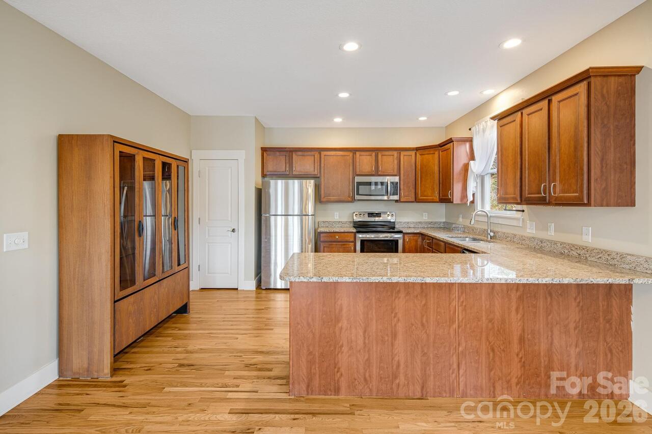 Listing Photo 12