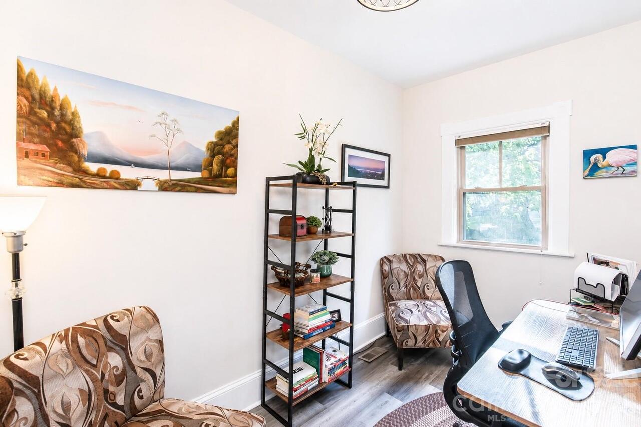 Listing Photo 12