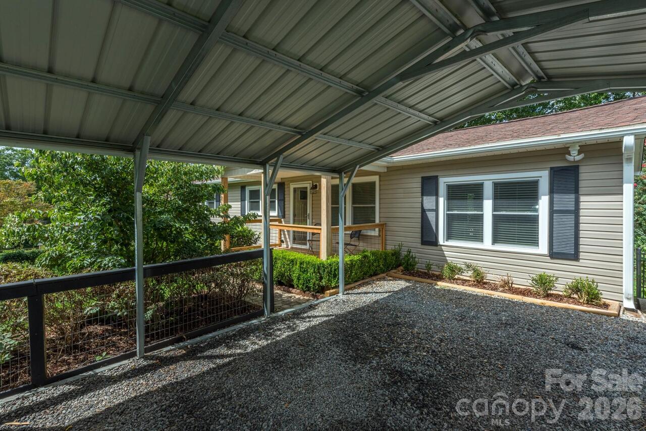 Listing Photo 9