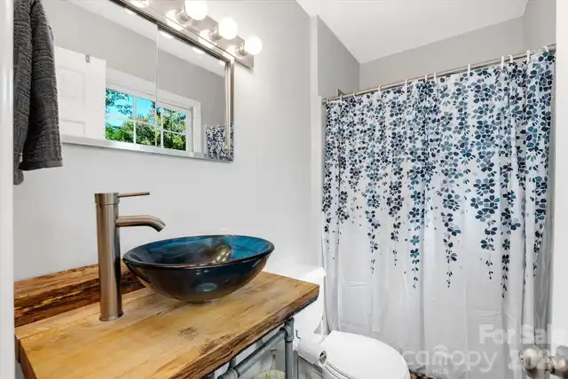 Listing Photo 8