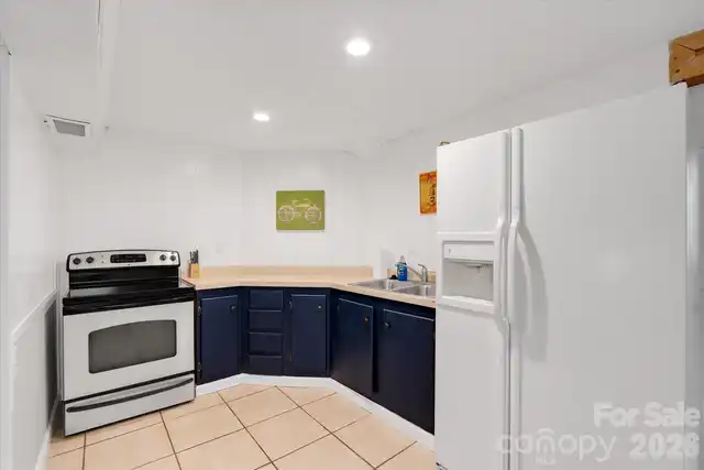 Listing Photo 16