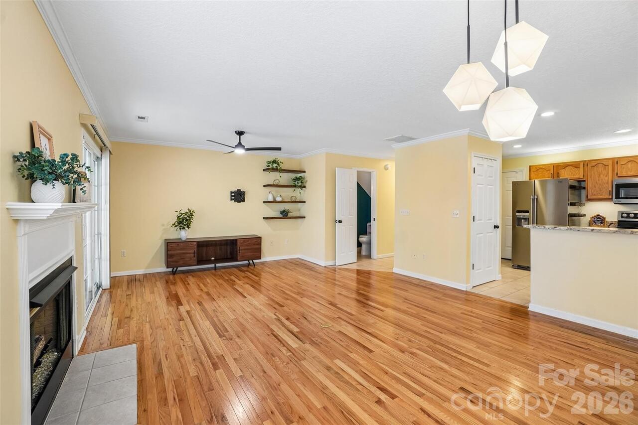 Listing Photo 11