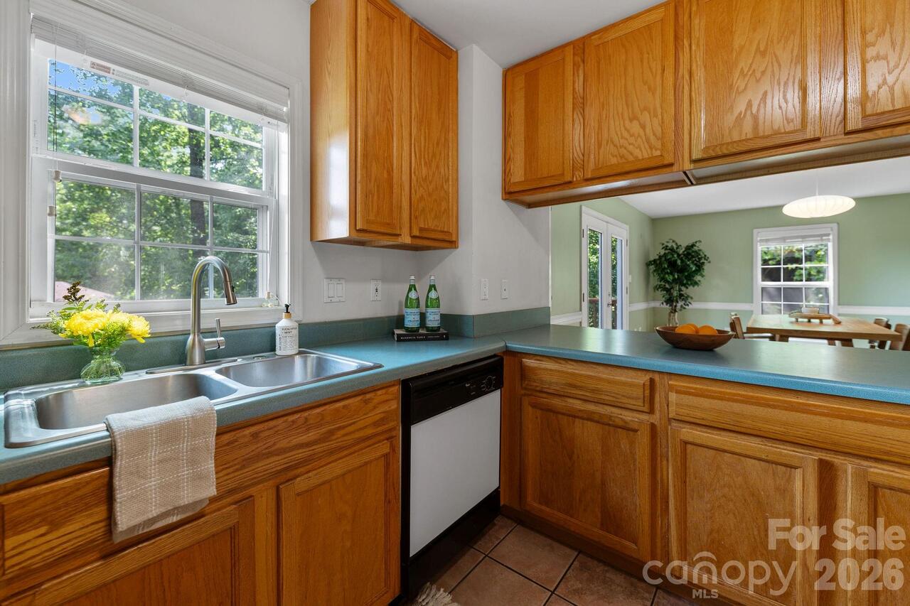 Listing Photo 12