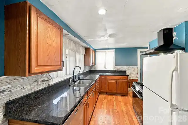 Listing Photo 7