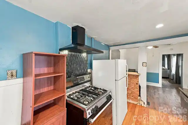 Listing Photo 9