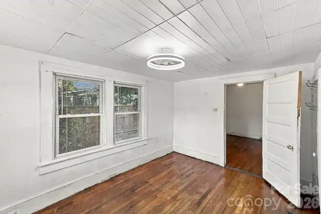 Listing Photo 10