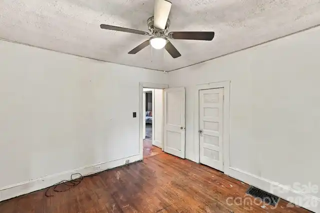 Listing Photo 12