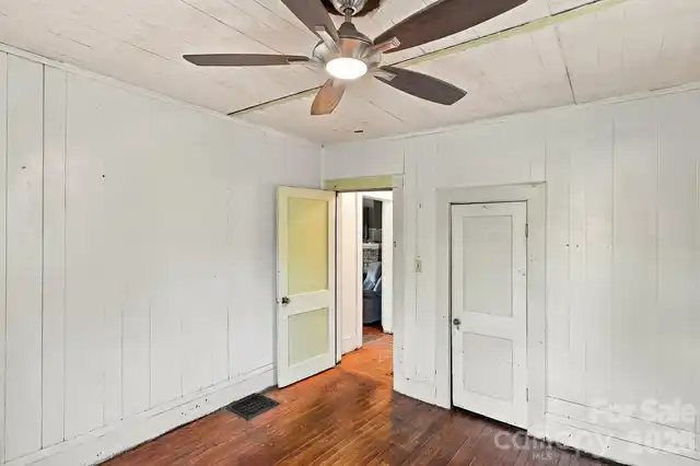 Listing Photo 16