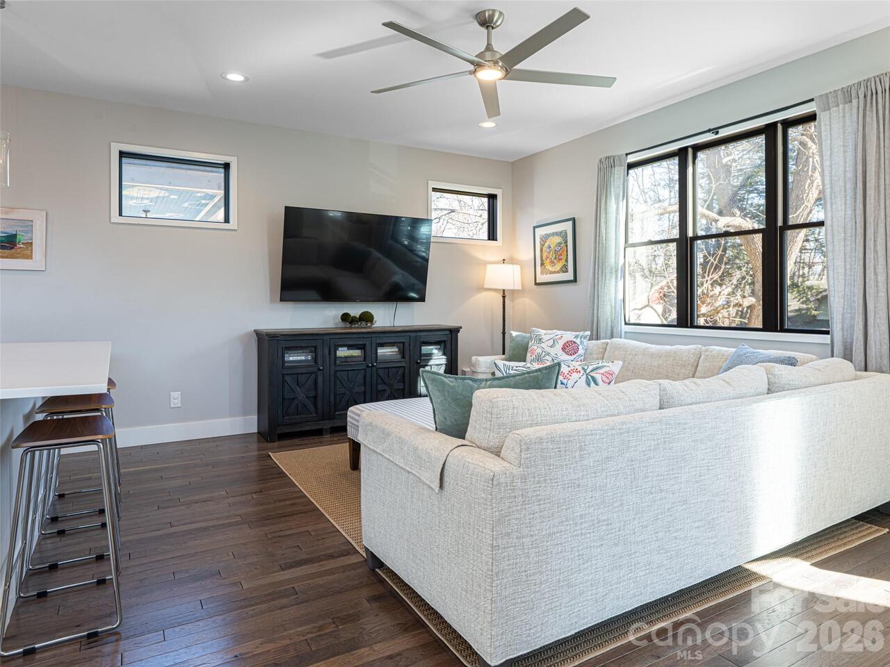 Listing Photo 6