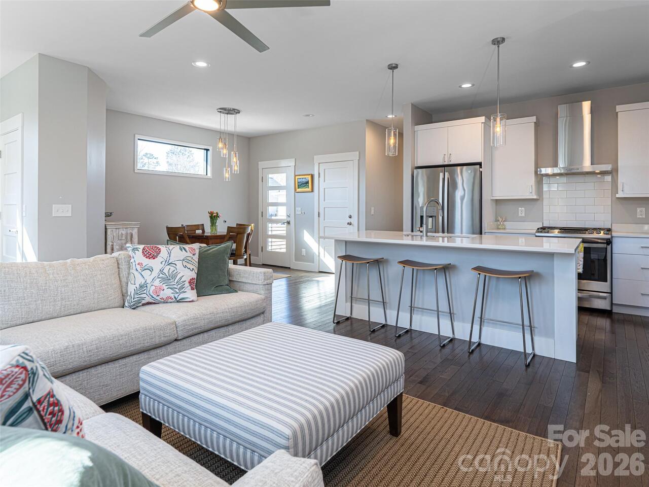Listing Photo 8