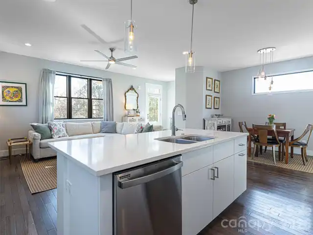 Listing Photo 11