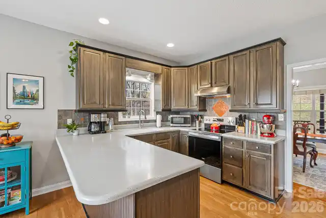 Listing Photo 8