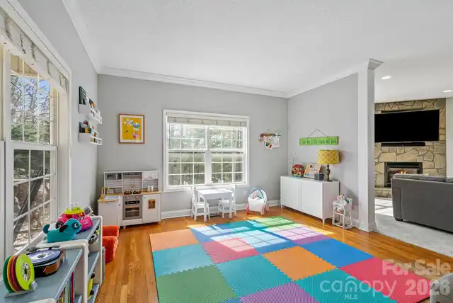 Listing Photo 12