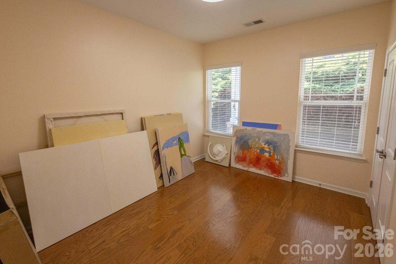 Listing Photo 8