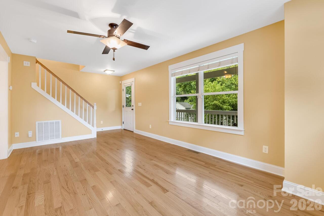 Listing Photo 6