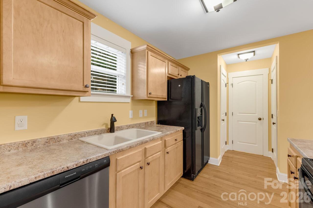 Listing Photo 12