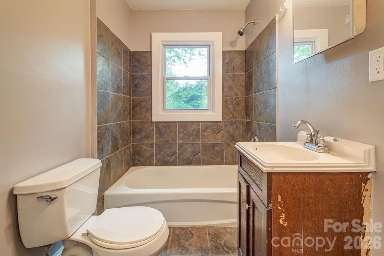 Listing Photo 12