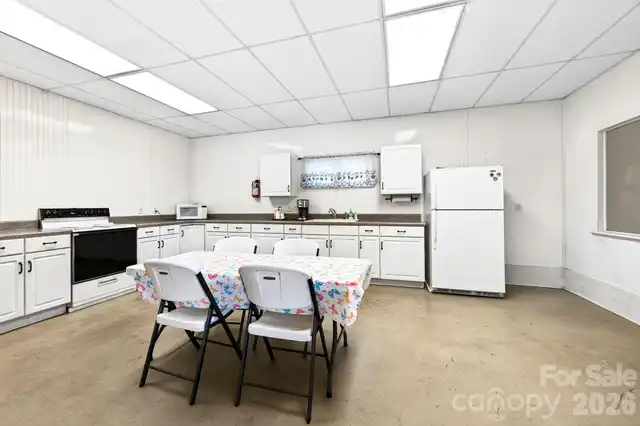 Listing Photo 8