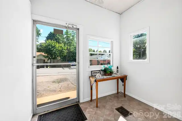 Listing Photo 12
