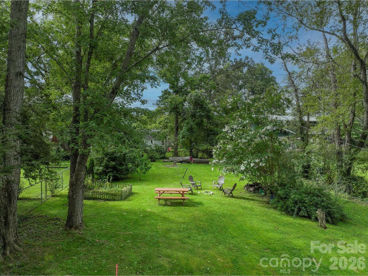 Listing Photo 12