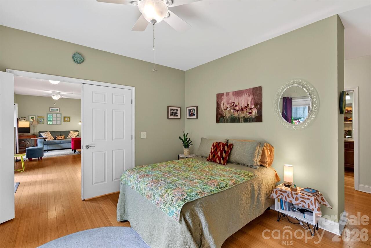 Listing Photo 12