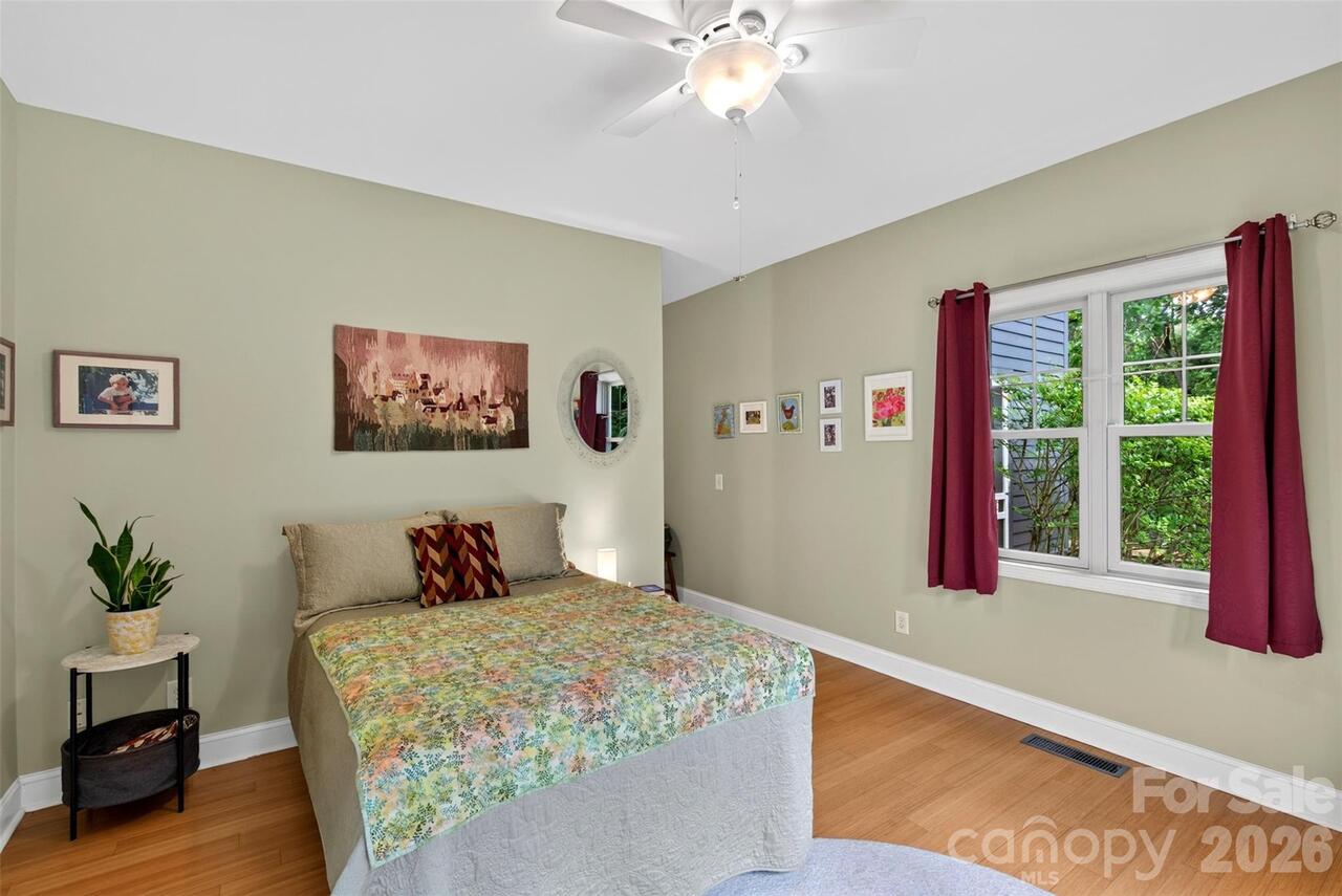 Listing Photo 14