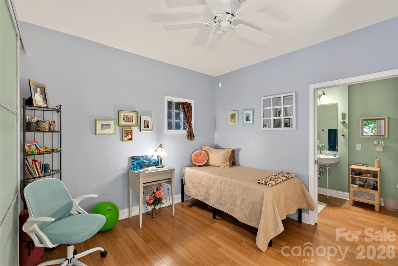 Listing Photo 16