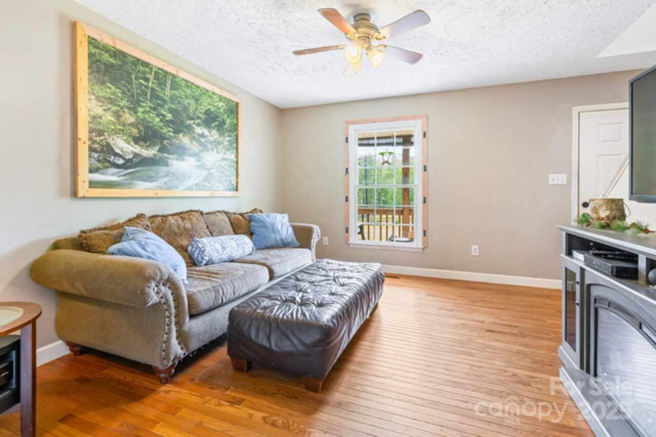 Listing Photo 6