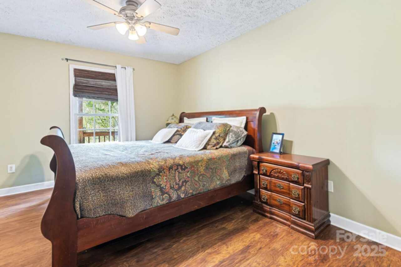 Listing Photo 10