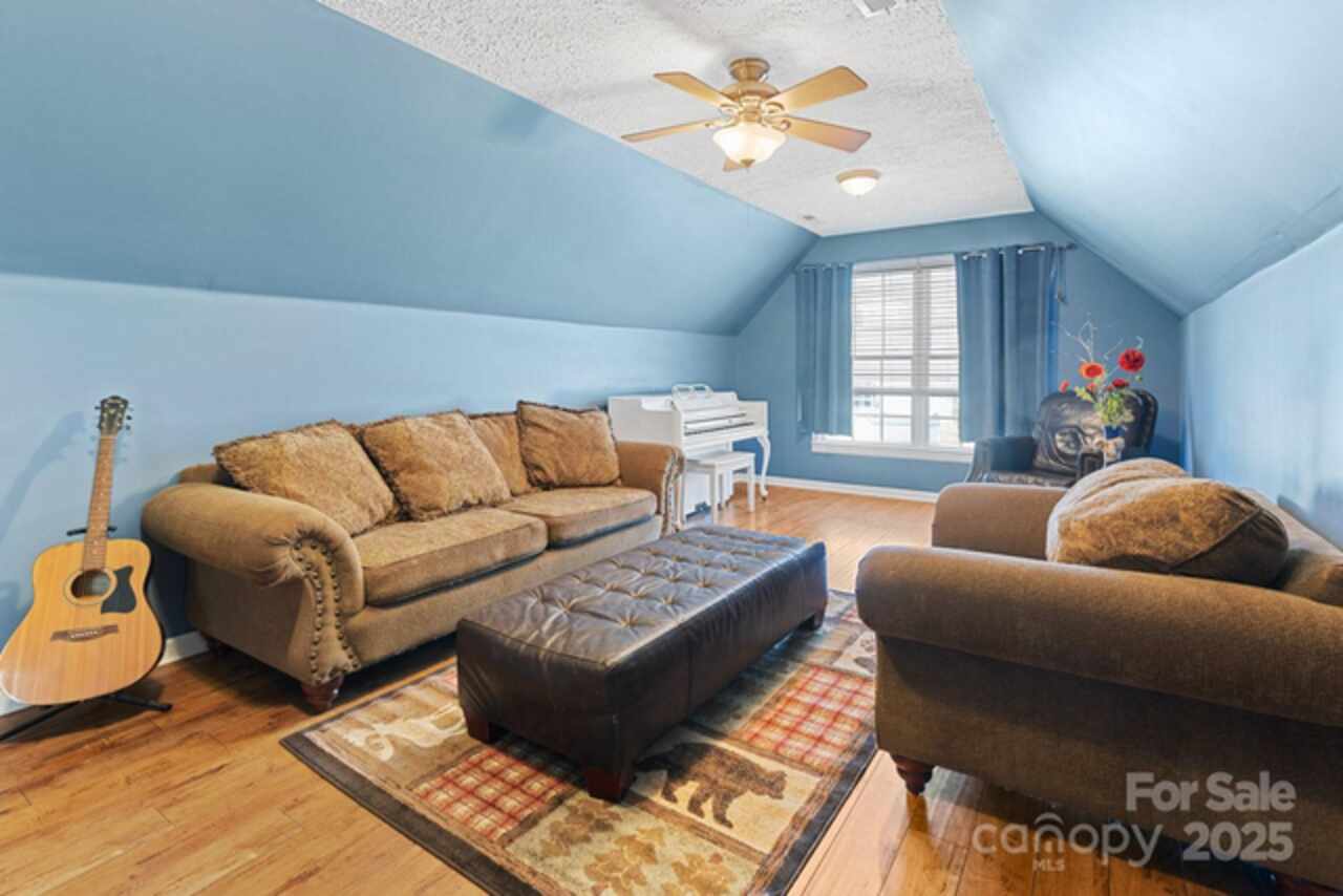 Listing Photo 14