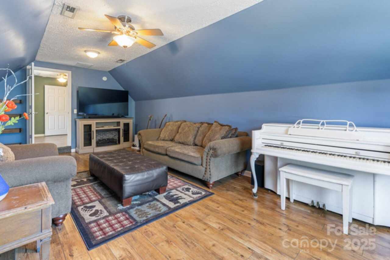 Listing Photo 15
