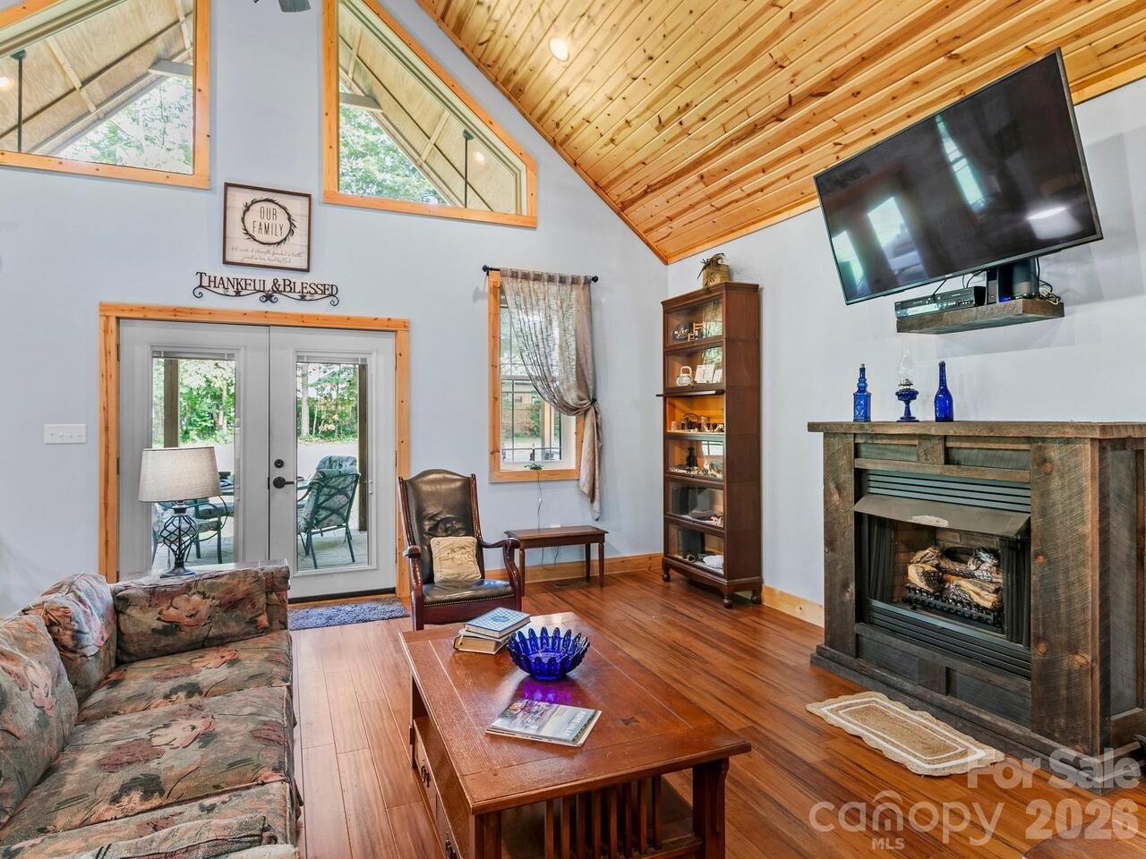 Listing Photo 10